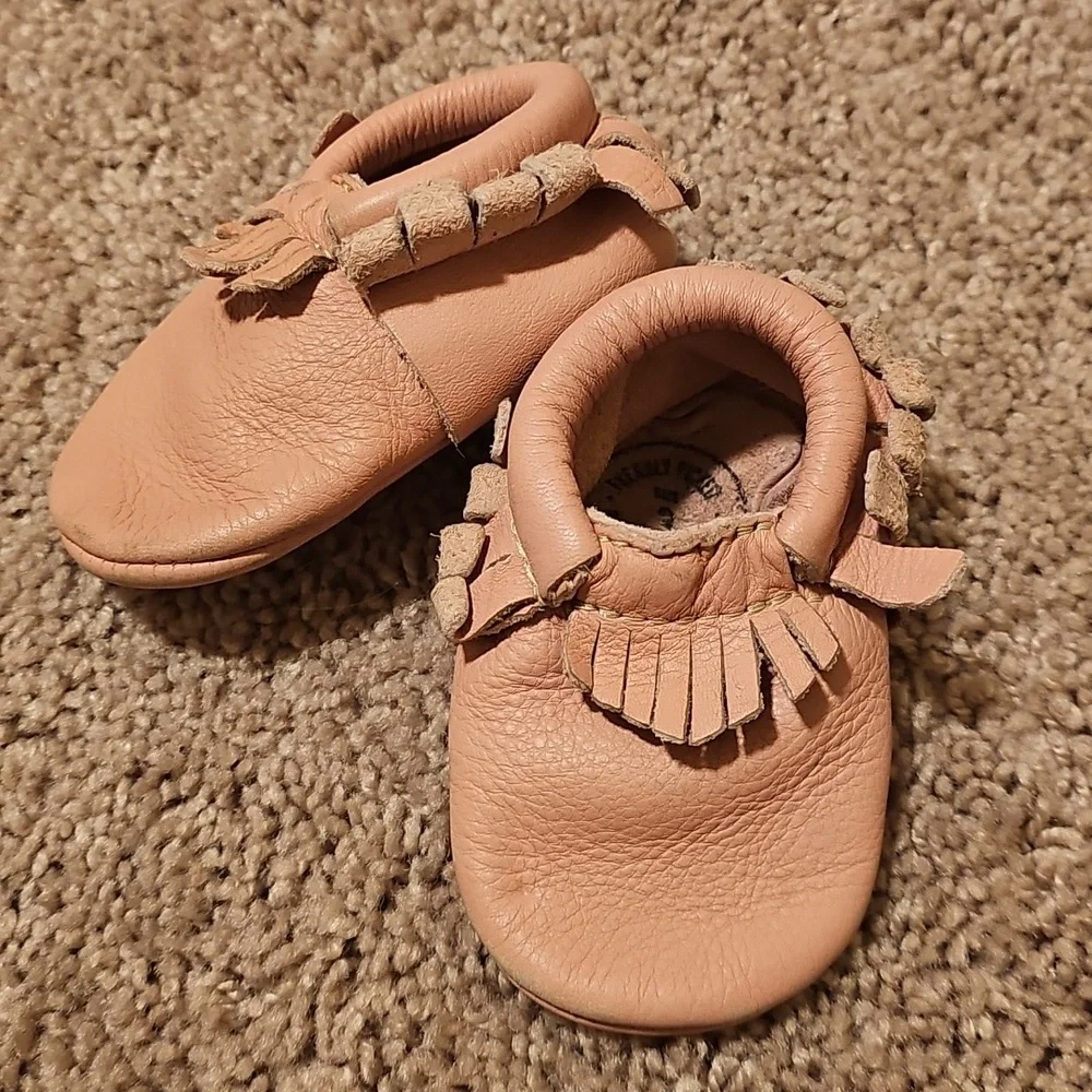 Freshly Picked Blush Classic Soft Sole Leather Fringe Moccasin Infant Size 3 *k7